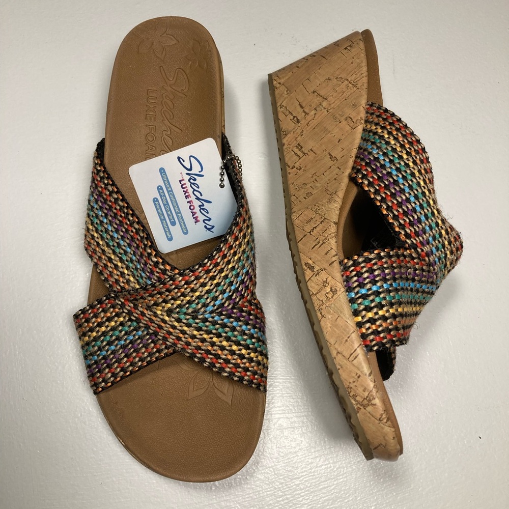 NWT WOMENS SKECHERS LUXE FOAM SANDALS SIZE 8